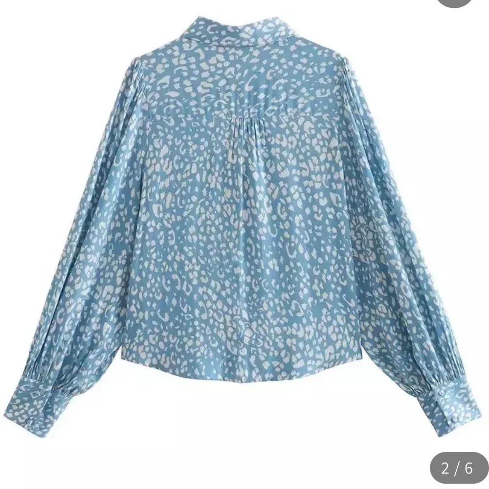Zara blue and white rare Marilyn long sleeve button down collared blouse…